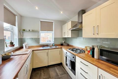 3 bedroom terraced house to rent, Parrin Lane, Eccles, Manchester, Greater Manchester, M30