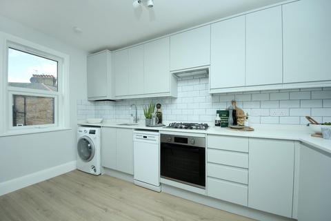 2 bedroom flat for sale, Castle Hill Parade, The Avenue, London