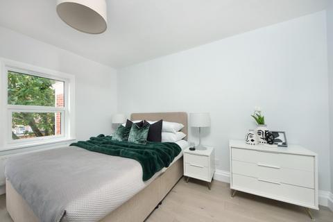 2 bedroom flat for sale, Castle Hill Parade, The Avenue, London