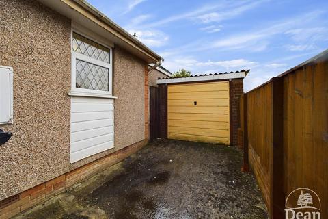 2 bedroom bungalow for sale, Lakeside Avenue, Lydney GL15