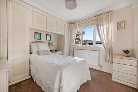 1 bedroom flat for sale, Ghyll Royd, Guiseley, Leeds, West Yorkshire, LS20