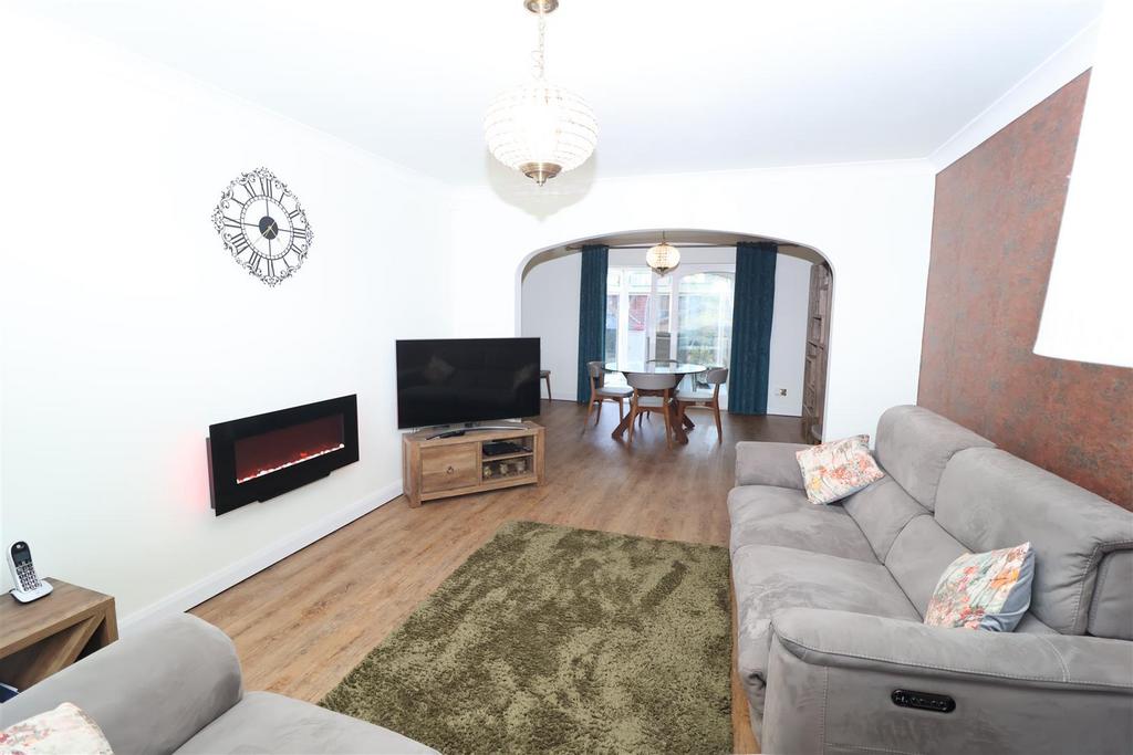 East Bawtry Road, Rotherham S60 3 bed detached house for sale £300,000