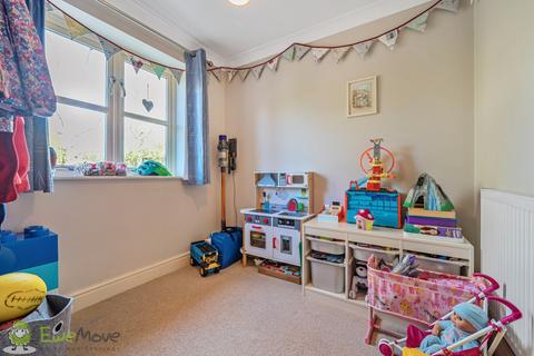5 Shepherds Walk, Oakley, Basingstoke, RG23 7BF