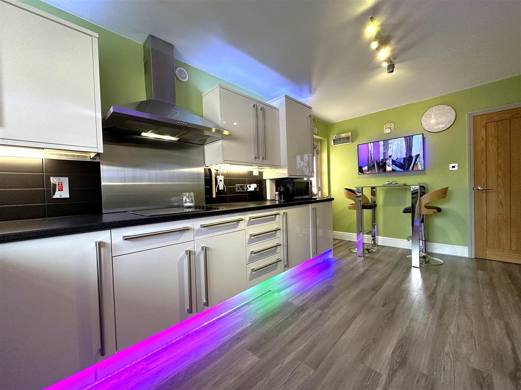 Contemporary Dining Kitchen 883