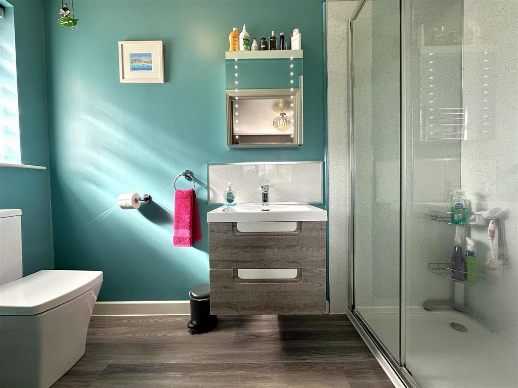 Master En-Suite 799