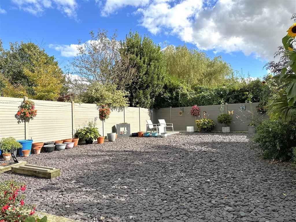 Established SOUTH FACING Garden 908