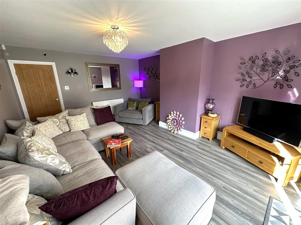 Sizeable Living Room 864
