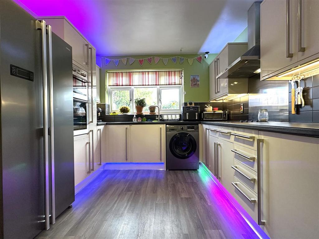 Stylish Modern Kitchen 897