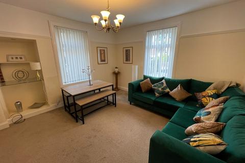 2 bedroom flat to rent, George Street, Largs, North Ayrshire, KA30