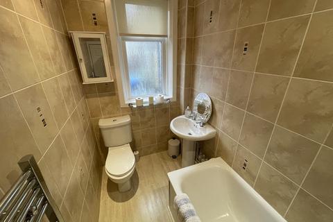 2 bedroom flat to rent, George Street, Largs, North Ayrshire, KA30