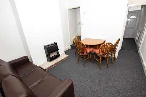 2 bedroom house to rent, Winnie Road, Birmingham B29