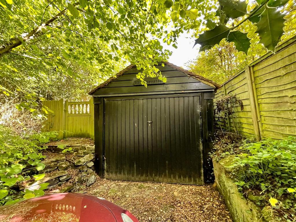 Detached Garage &amp; Drive