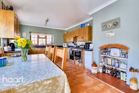 3 bedroom cottage for sale, Hills Road, Thetford