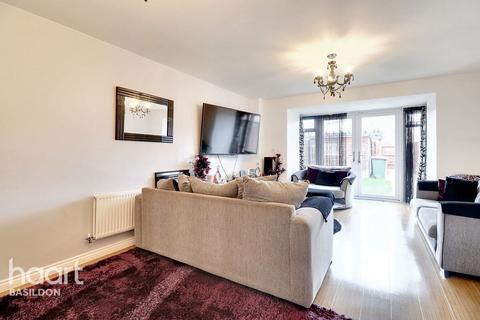 10 Clenshaw Path, Basildon, SS14 2FP