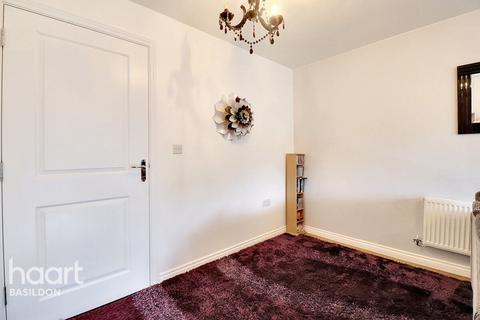 10 Clenshaw Path, Basildon, SS14 2FP
