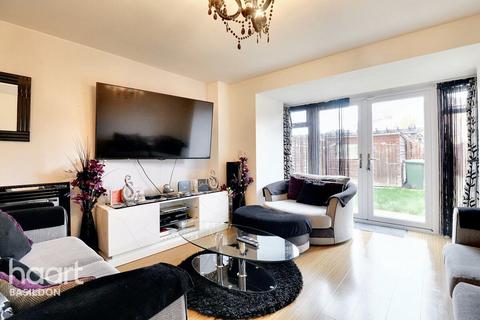 10 Clenshaw Path, Basildon, SS14 2FP