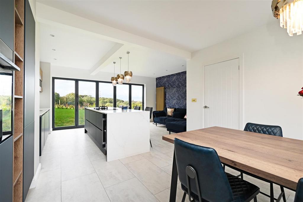 Open Plan Living/Dining Kitchen