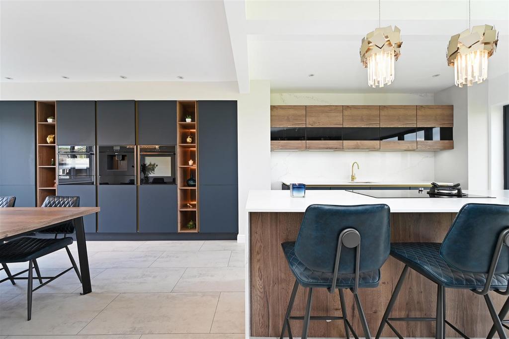 Open Plan Living/Dining Kitchen