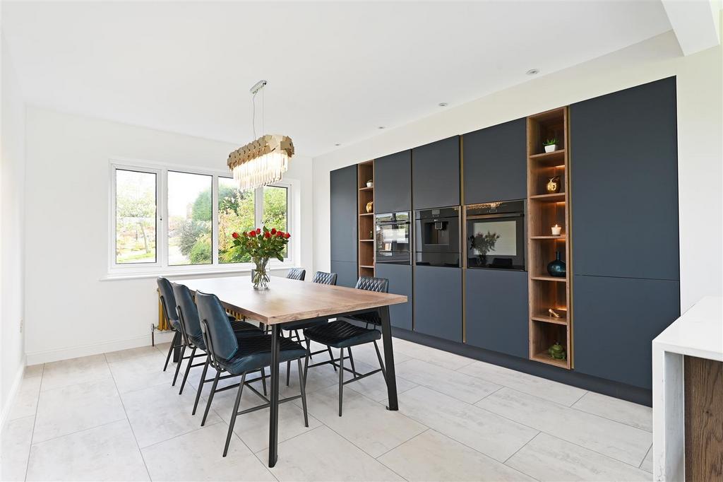 Open Plan Living/Dining Kitchen