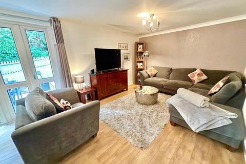 4 bedroom end of terrace house for sale, Barnsley Close, Aldershot GU12