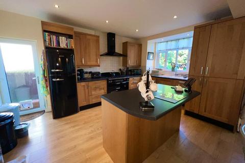 4 bedroom detached house for sale, Mangotsfield Road, Mangotsfield, Bristol, BS16 5NA5NA