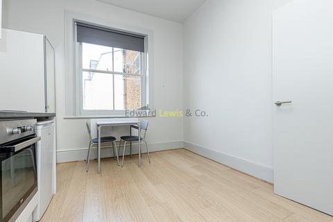 Studio to rent, Downs Road, London E5