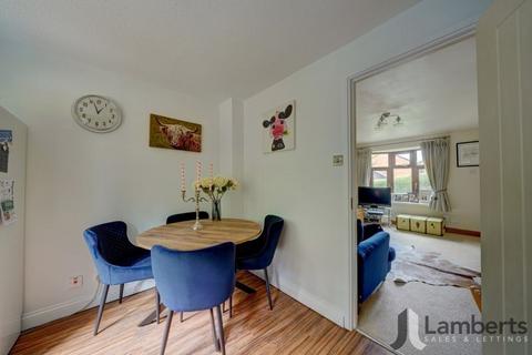 38 Avonbank Close, Hunt End, Redditch, B97 5XR