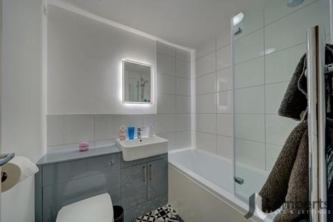 38 Avonbank Close, Hunt End, Redditch, B97 5XR