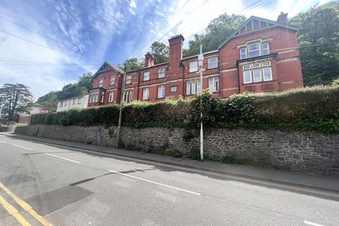 2 bedroom apartment for sale, Bangor, Gwynedd.  By Online Auction- Provisional bidding closing 21st November 2024