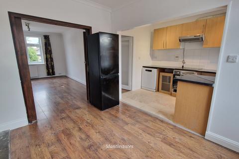 3 bedroom maisonette to rent, East Barnet Road, East Barnet EN4