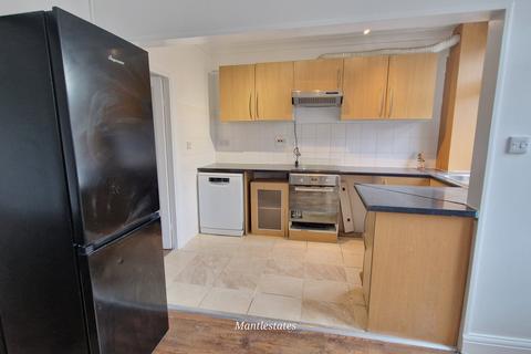 3 bedroom maisonette to rent, East Barnet Road, East Barnet EN4