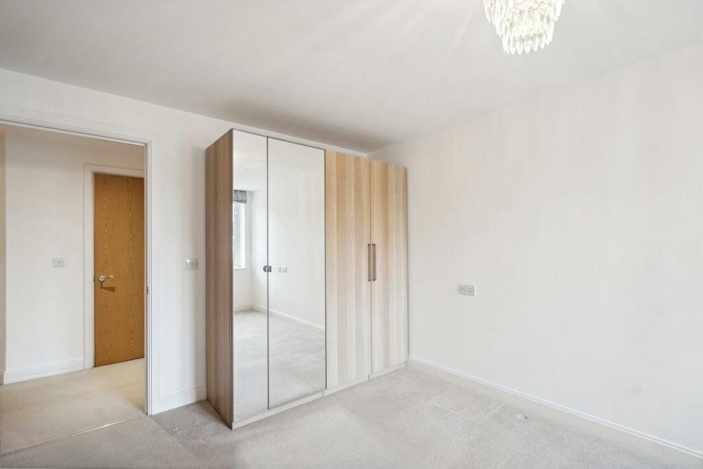 Sandford Road, Bromley, Kent, BR2 3 bed flat to rent £1,900 pcm (£438 pw)