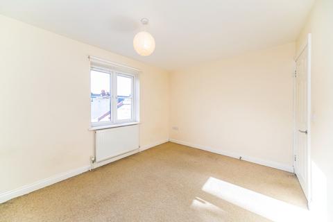 2 bedroom apartment to rent, Newport Road, Reading