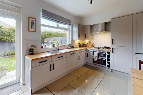 10 Brackenley Avenue, Embsay, Skipton, BD23 6QP