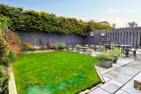 10 Brackenley Avenue, Embsay, Skipton, BD23 6QP