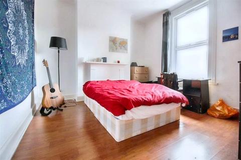 5 bedroom terraced house for sale, Wayland Avenue, London E8