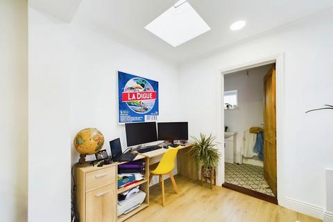 2 bedroom terraced house for sale, Stevenage Road, Hitchin, SG4