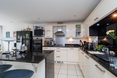 6 Madison Close, Sutton, SM2 5GY