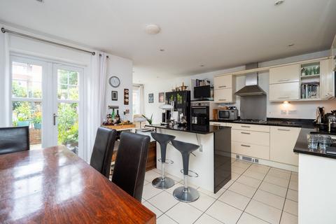 6 Madison Close, Sutton, SM2 5GY