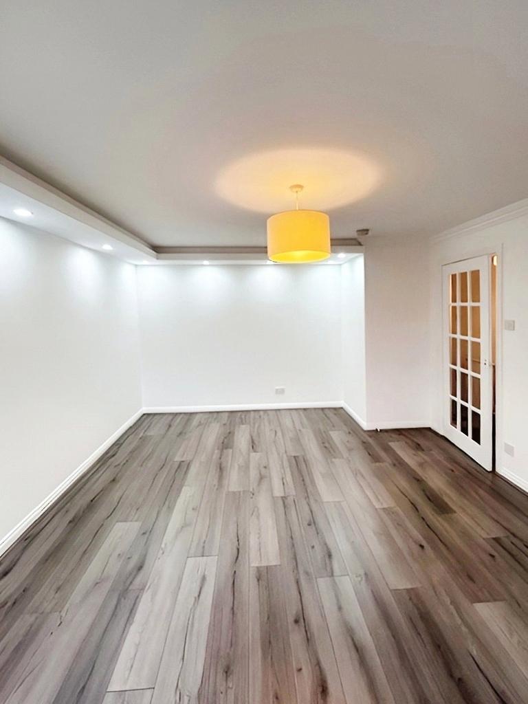 Paris Street, Stirlingshire FK3 2 bed flat to rent £825 pcm (£190 pw)