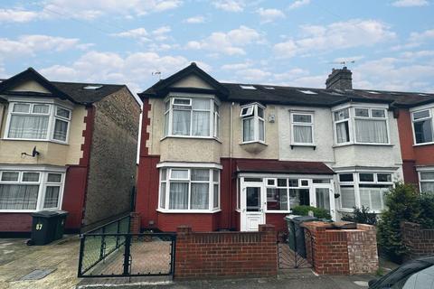 4 bedroom property to rent, Forest View Road, Walthamstow, London E17