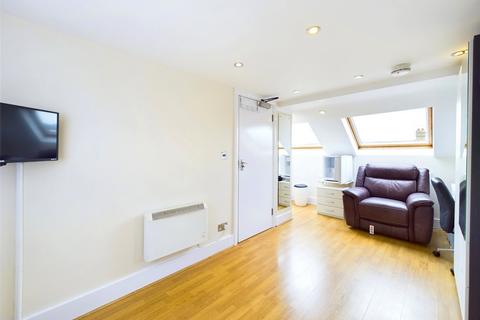 4 bedroom property to rent, Forest View Road, Walthamstow, London E17