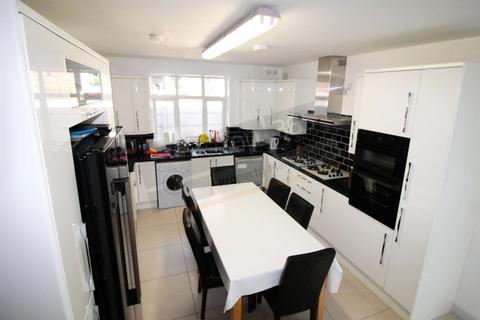 8 bedroom terraced house to rent, *175PPPW* INCLUSIVE Harlaxton Drive, Lenton, NOTTINGHAM NG7