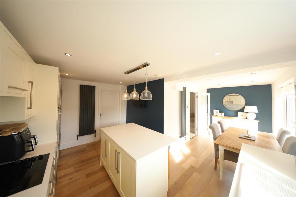 Evergreen Drive, Hull 3 bed semidetached house for sale £195,000