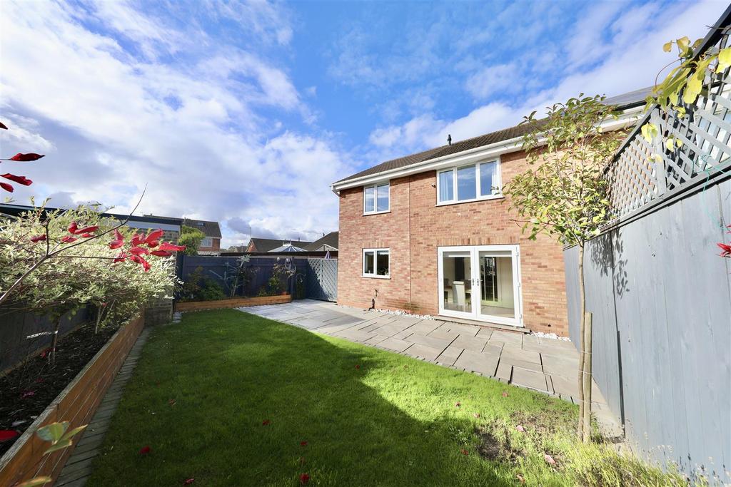 Evergreen Drive, Hull 3 bed semidetached house for sale £195,000