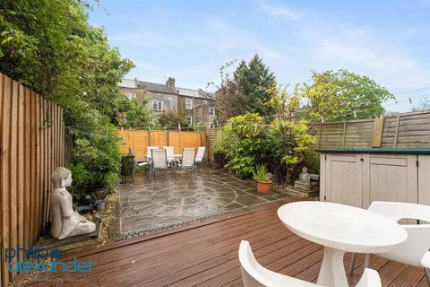 2 bedroom flat for sale, Lorne Road, London N4