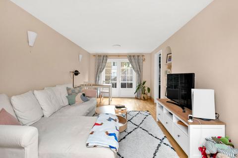 2 bedroom flat for sale, Selhurst Close, London SW19