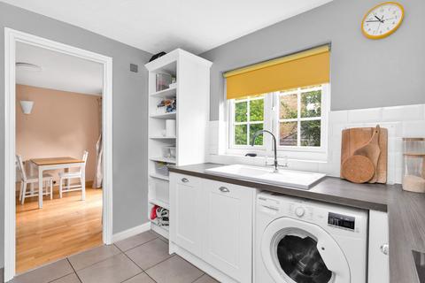 2 bedroom flat for sale, Selhurst Close, London SW19