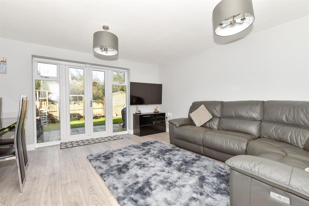 Southfields Way, Harrietsham... 3 bed semidetached house for sale £