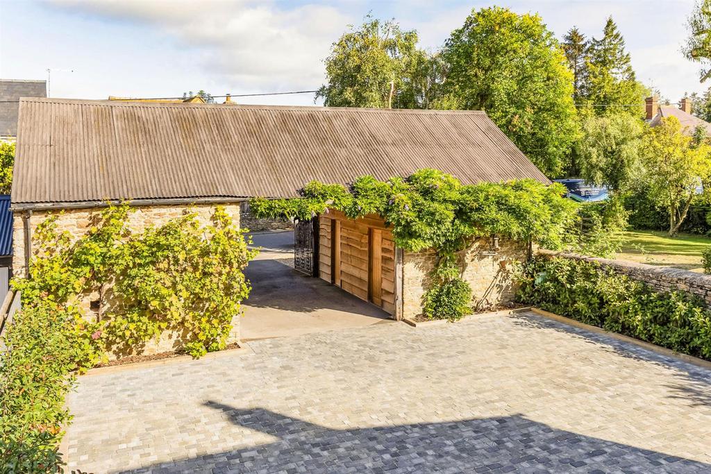 STONE BARN UNDERCROFT ENTRANCE.jpg